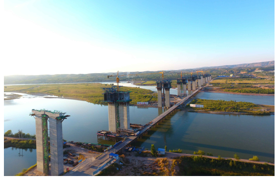 晋蒙黄河大桥连续箱梁首个节段顺利浇筑