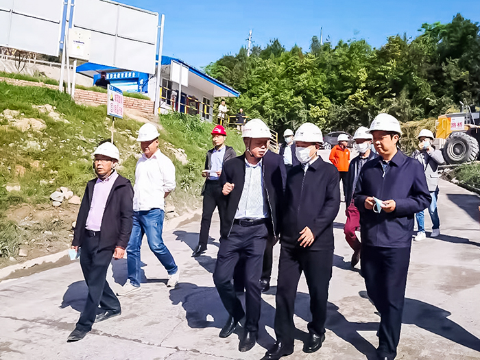 巴中市委副书记王善平到汉巴南铁路6标东华山隧道调研