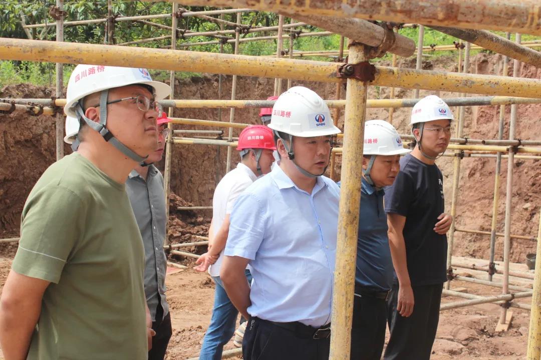 公司党委副书记、董事、总经理杜江林到G75连接线项目、南部老城区修复EPC项目检查指导工作