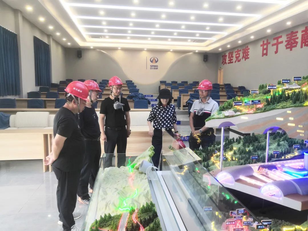 四川路桥副总工程师邓运祥到宁攀高速ZCB1-6、ZCB1-7/8项目检查指导工作