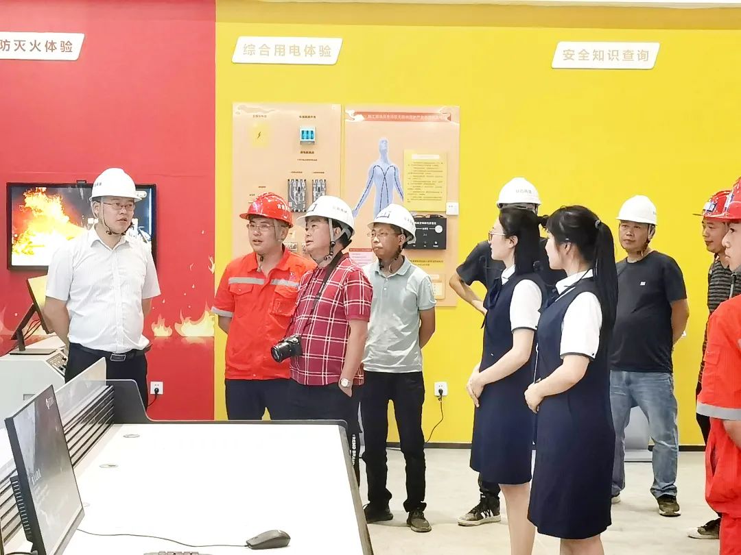 四川省交通工程质量监督站督查组组长万鸿翔带领督查组到古金高速ZCB1-3项目开展上半年质量安全环保综合督查