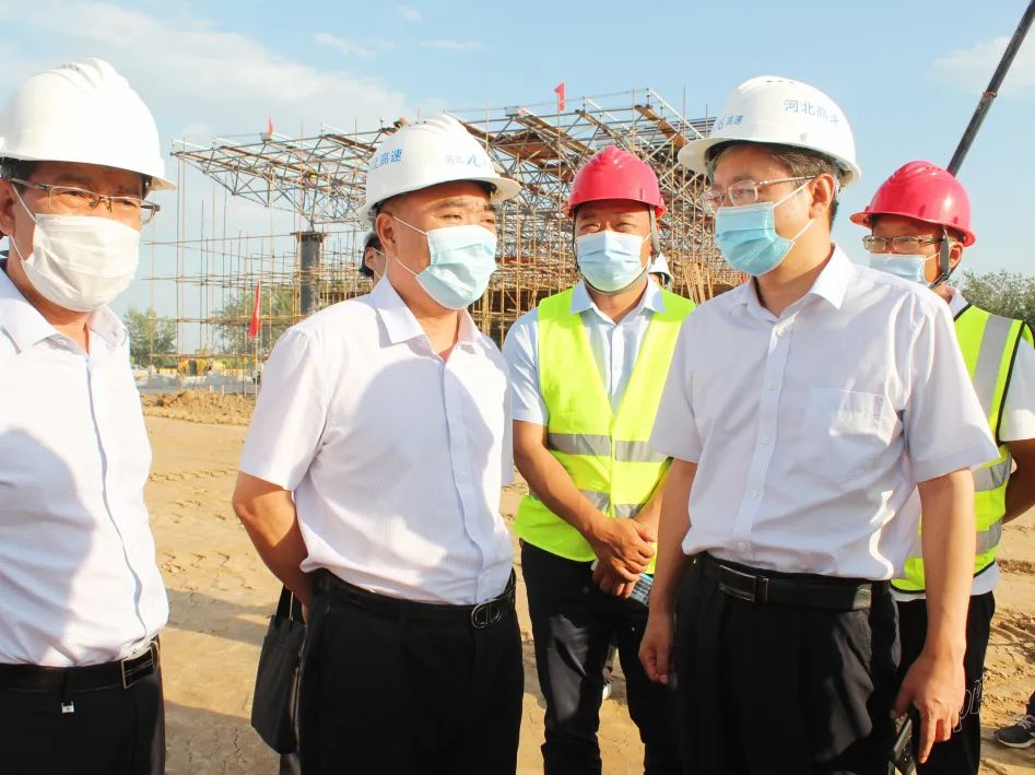 河北高速集团党委副书记、副董事长、总经理杨荣博深入石家庄东、石家庄南收费站改建工程项目检查工作