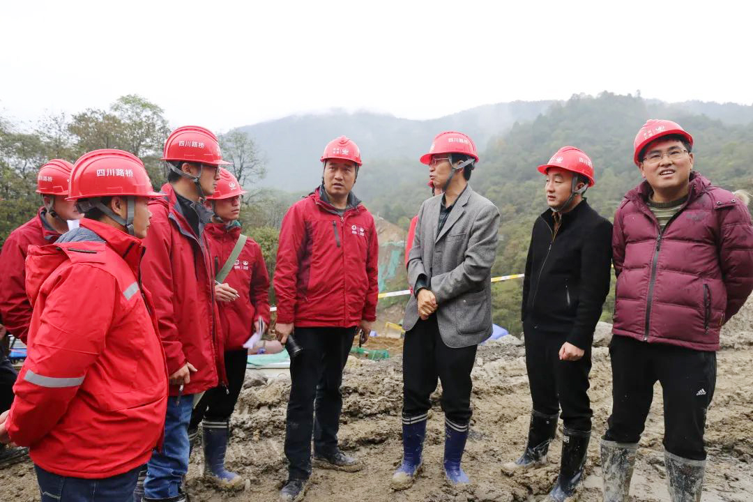 四川路桥副总工程师陈先国到乐西高速S1-6项目检查指导工作