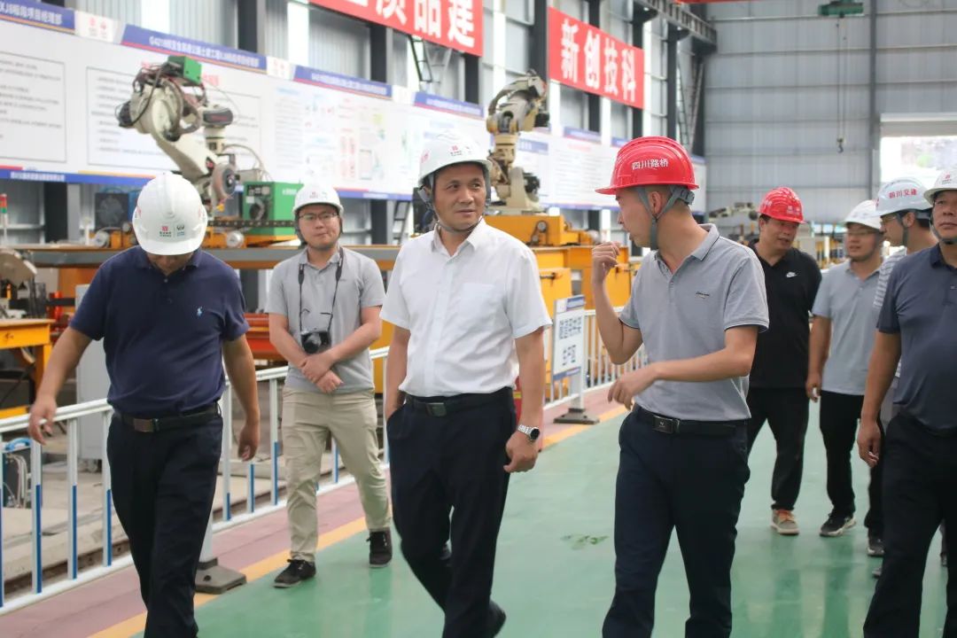 四川路桥党委委员、纪委书记朱年红到宜金高速XJ8标检查指导工作