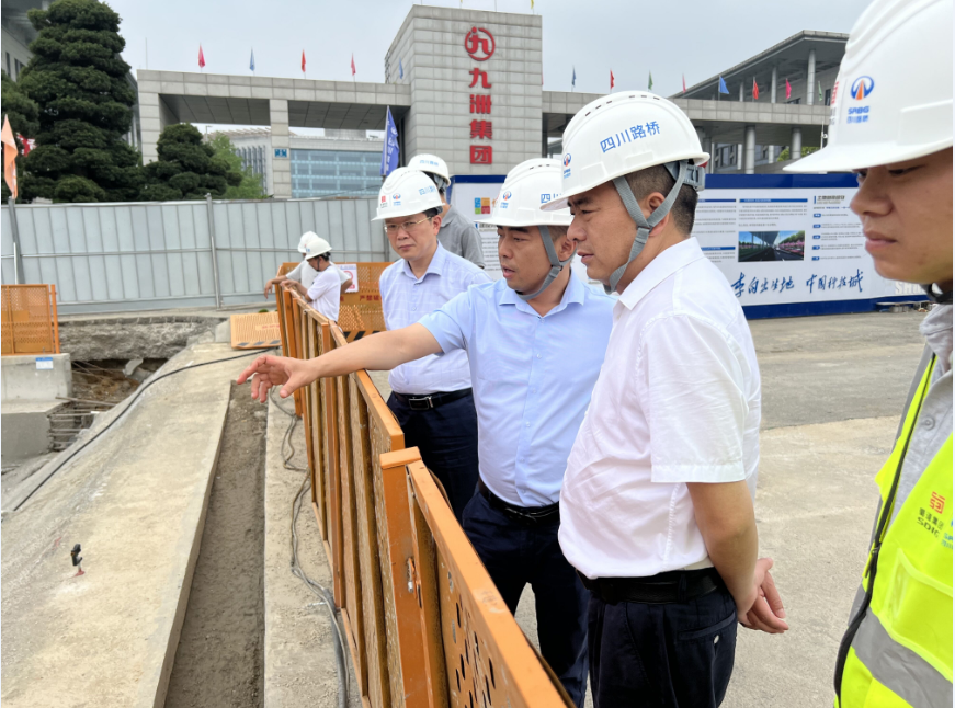 川交公司党委书记、董事长杜江林到绵阳科技城新区一分部施工现场指导工作