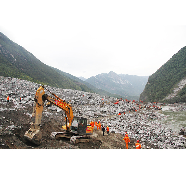 2017年-公司参与“阿坝州茂县叠溪镇6.24”特大山体滑坡抢险