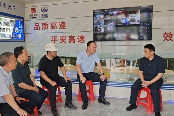 巴中市人大常委会主任李映赴镇广高速开展调研工作