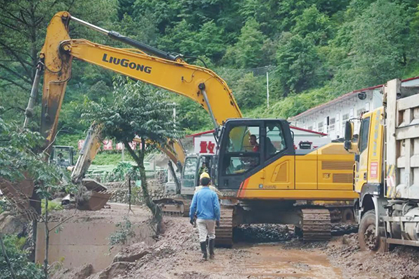 深夜突遇泥石流，87名产业工人安全撤离