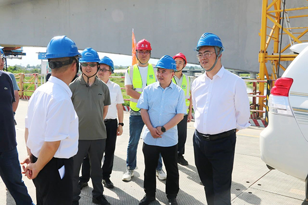 德阳市副市长卿伟一行赴成德线土建5工区项目调研指导工作