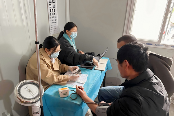 康新高速为500余名产业工人送上“健康大礼包”