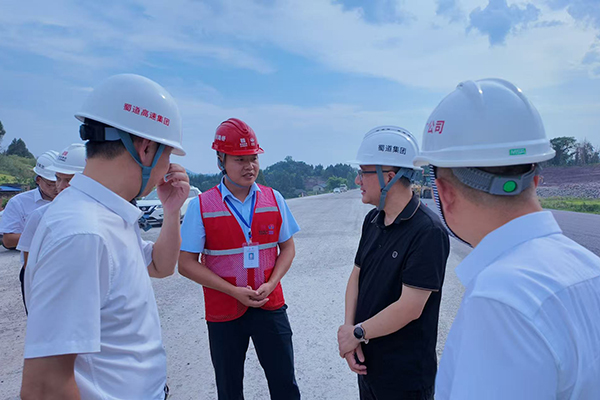 蜀道集团副总经理蒋永林赴镇广高速CLM1项目调研督导工作