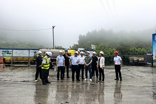 广安市副市长王飞虎到华蓥山隧道及引道工程2标项目检查工作