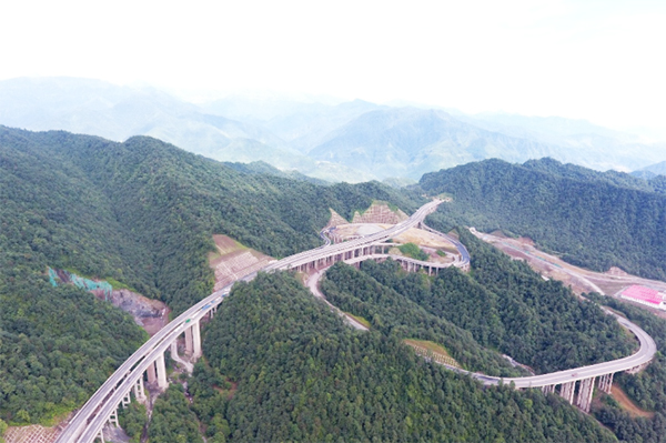 致敬筑路英雄乐西高速S1-6团队