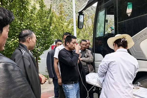 麻德美丽乡村公路项目组织一线工人岗前职业健康体检