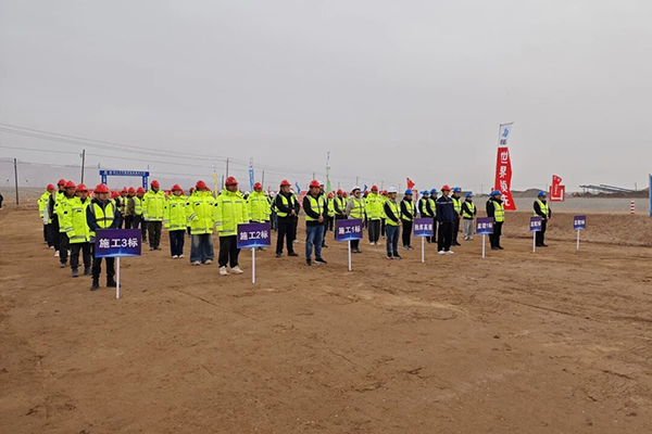 寒冬鏖战促生产 精筑坦途保畅通