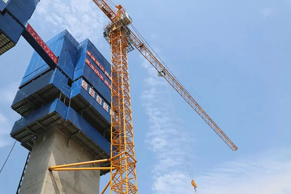 大垫高速（四川境）TJ3标项目部引入塔吊螺母松动预警监测系统