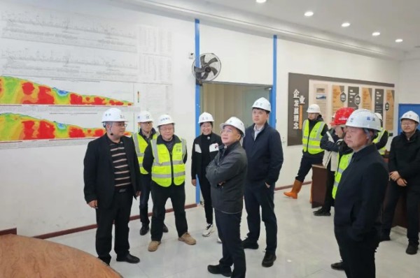 省交通运输厅公路局副局长蒋军赴华蓥山隧道及引道工程2标检查指导