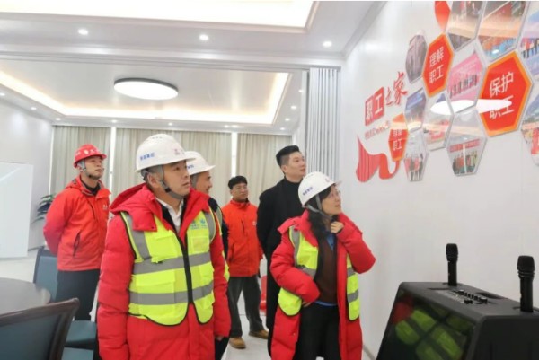 川交公司党委书记、董事长杜江林赴康新高速项目检查指导