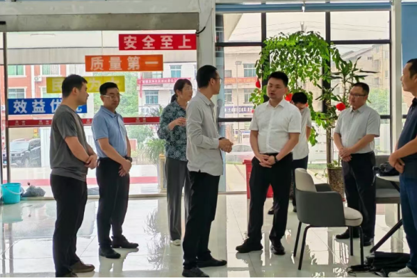 大竹县政府党组成员、副县长钟望一行深入大垫高速TJ3标段项目调研防汛备汛工作