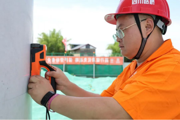 破壁创新织经纬 匠心筑就强国路——记道路工程专家黄恒伟