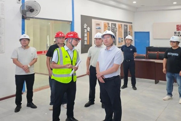 广安交旅集团党委书记、董事长古小云赴华蓥山隧道及引道工程2标检查指导工作